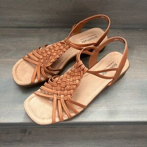 Solmate Women's Woven Tan Sandals like new woman size 8